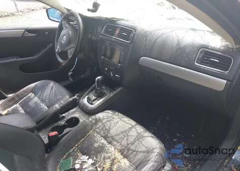 2014 Volkswagen Jetta 1.8T Se z USA, uszkodzony, nr VIN 3VWD17AJ5EM370960